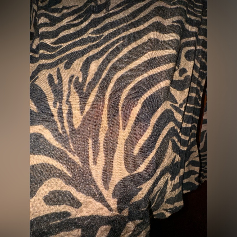 Express Animal Print Top🖤 - Picture 4 of 11